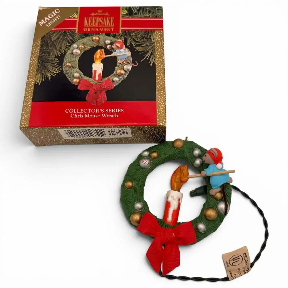 1990 Hallmark Keepsake Ornament Chris Mouse Wreath Magic Light